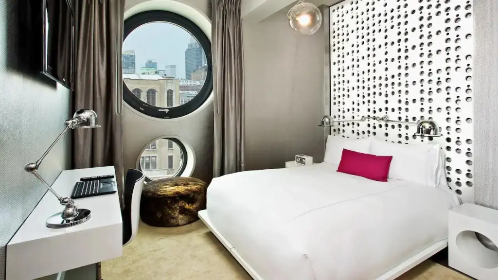 Platinum Pool Access Double Suite, bed type is subject to availability, pool access, full double bed room photo 1