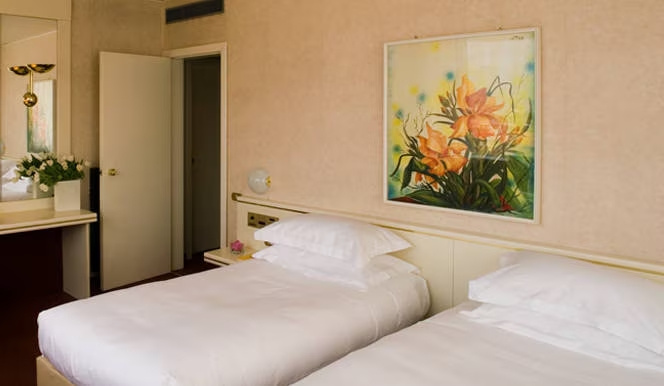 Starhotels Cristallo Palace - Tap to explore photos
