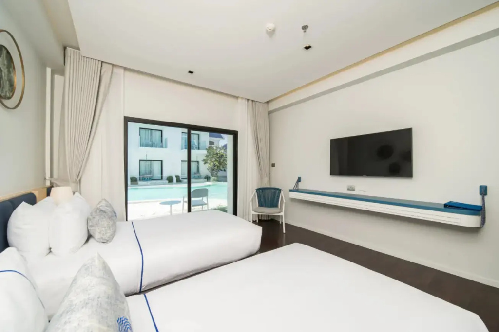 Deluxe Double room with pool view (twin beds)