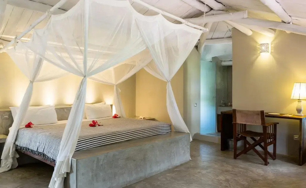 Double Suite (full double bed)