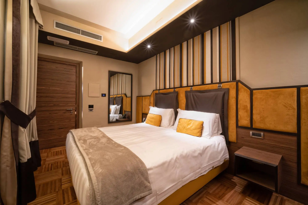 Small double room