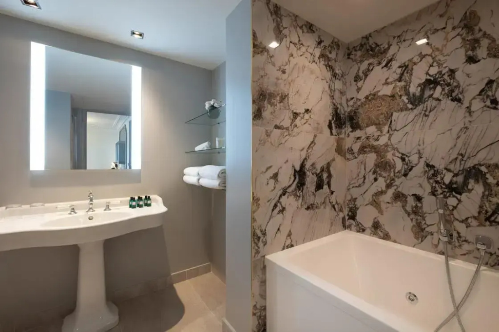 Hôtel Elysia by Inwood Hotels 61