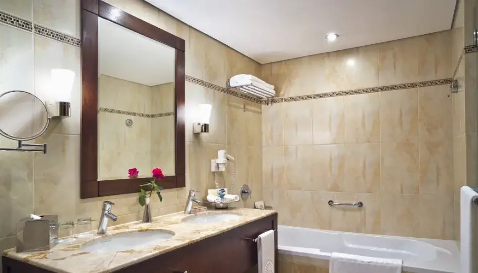 Khalidiya Palace Rayhaan by Rotana Hotel - Chambres