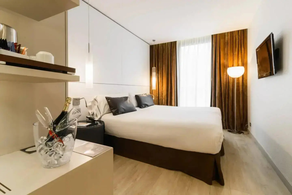 Urban Double room (full double bed)