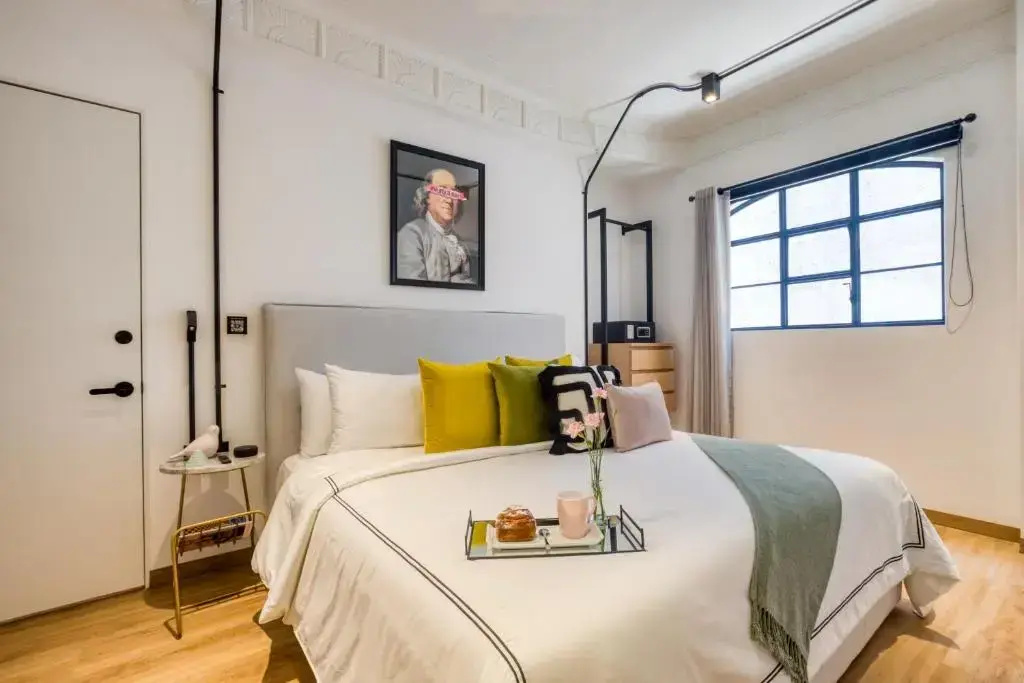 Benjamin Franklin's Double room (full double bed)