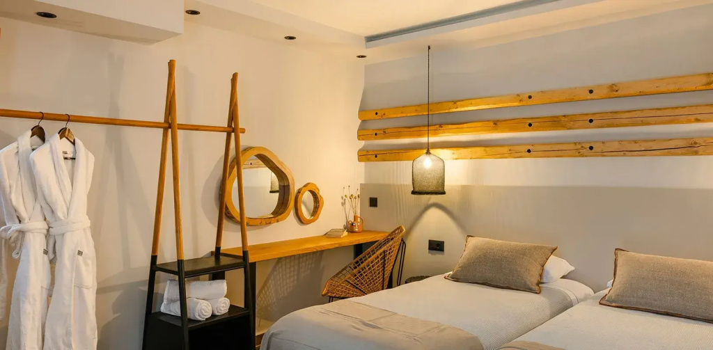 2 Bedrooms Thea Villa