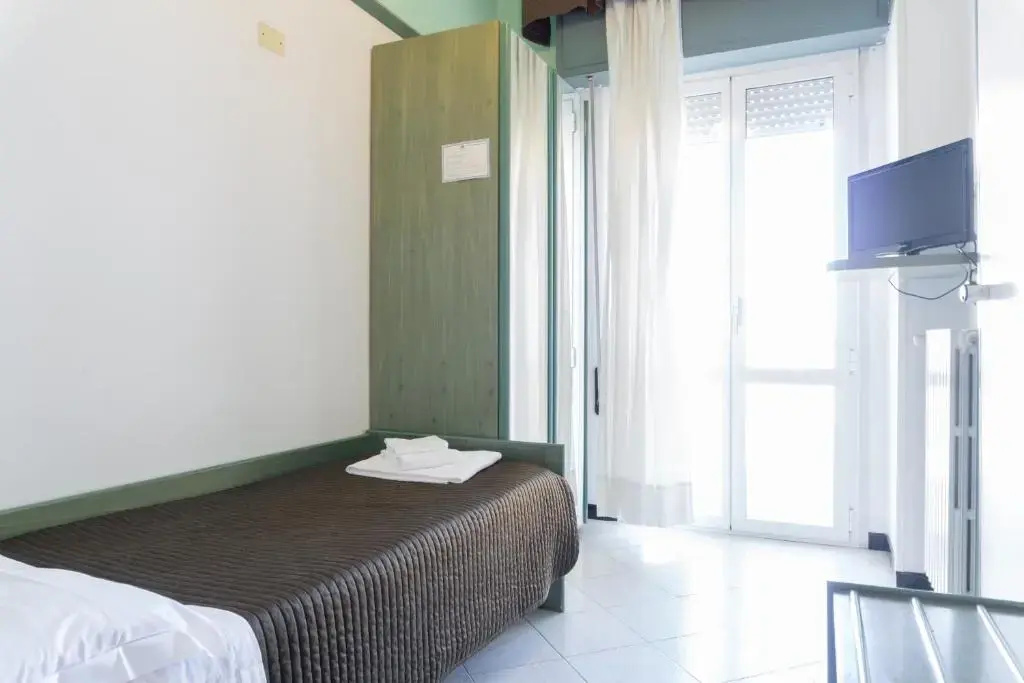 Single room (full double bed)