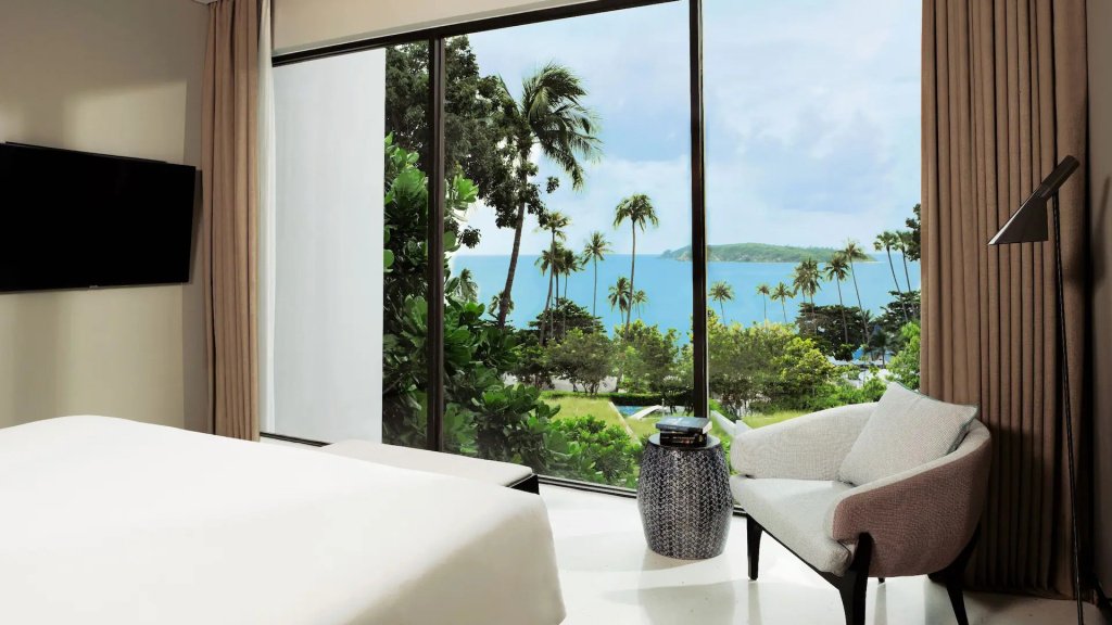 2 Bedrooms Family Club Access Suite with ocean view