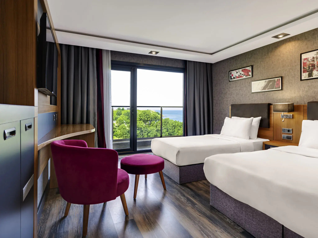 Standard Double room with partial sea view (twin beds)
