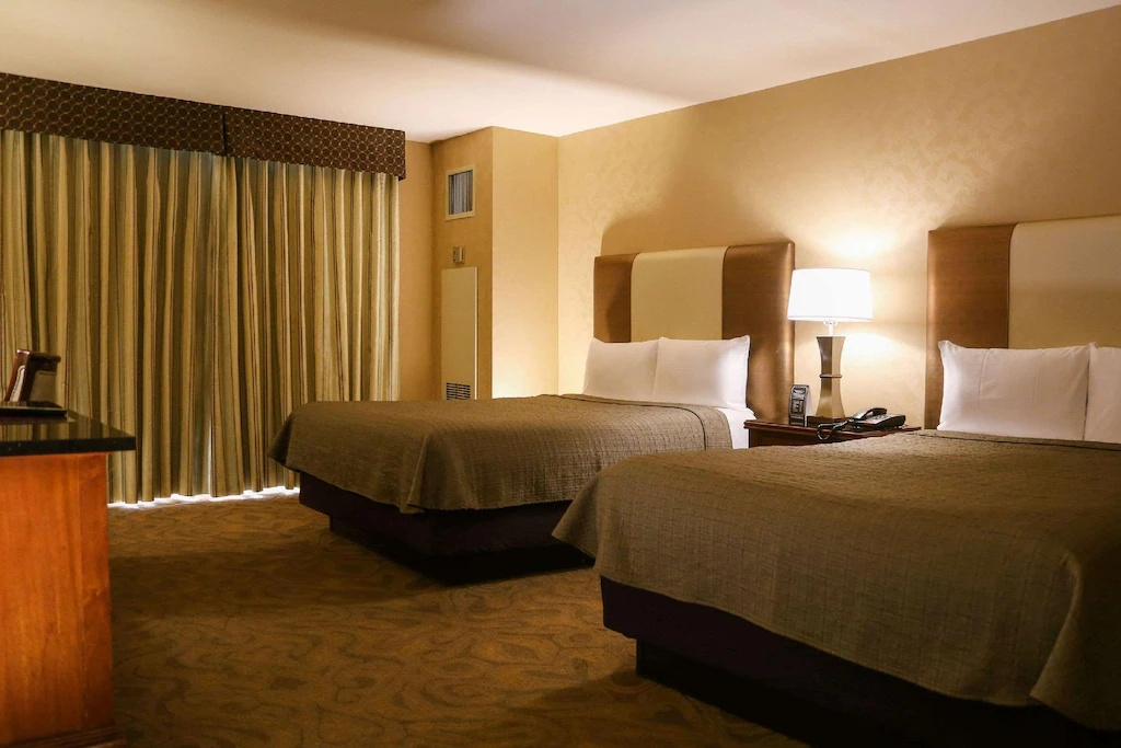 Circus Circus Hotel, Casino & Theme Park Room Type - West Tower Deluxe King With Refrigerator