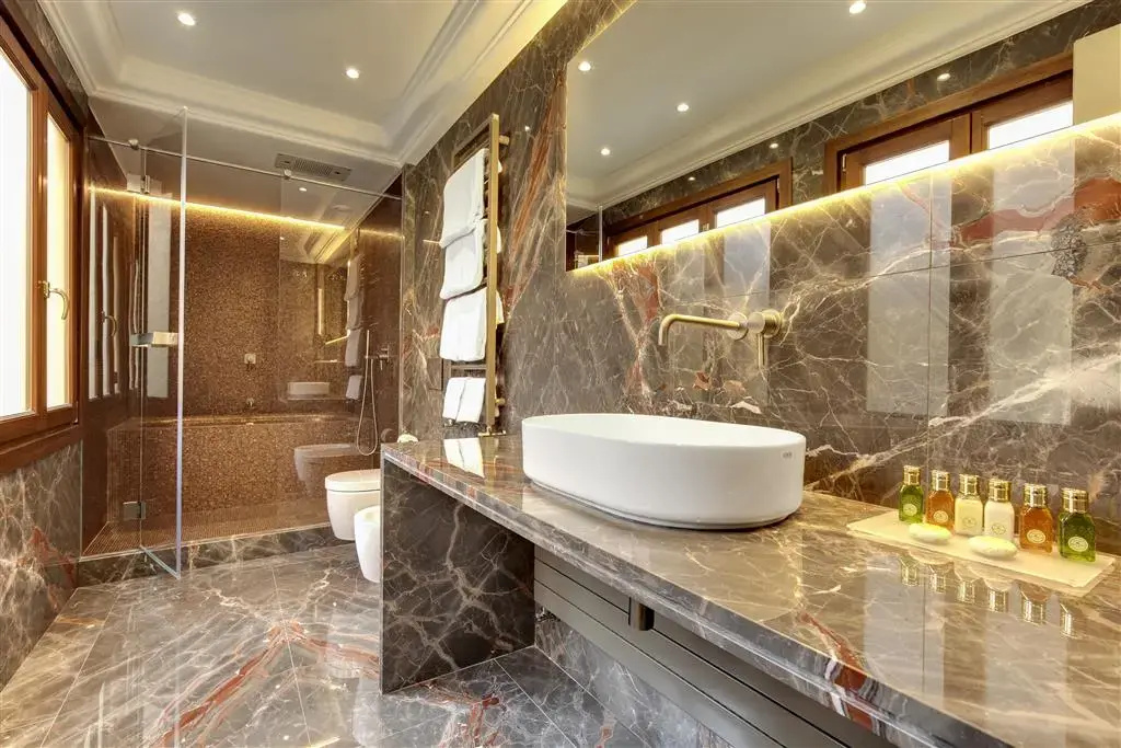Royal Double Suite (full double bed)