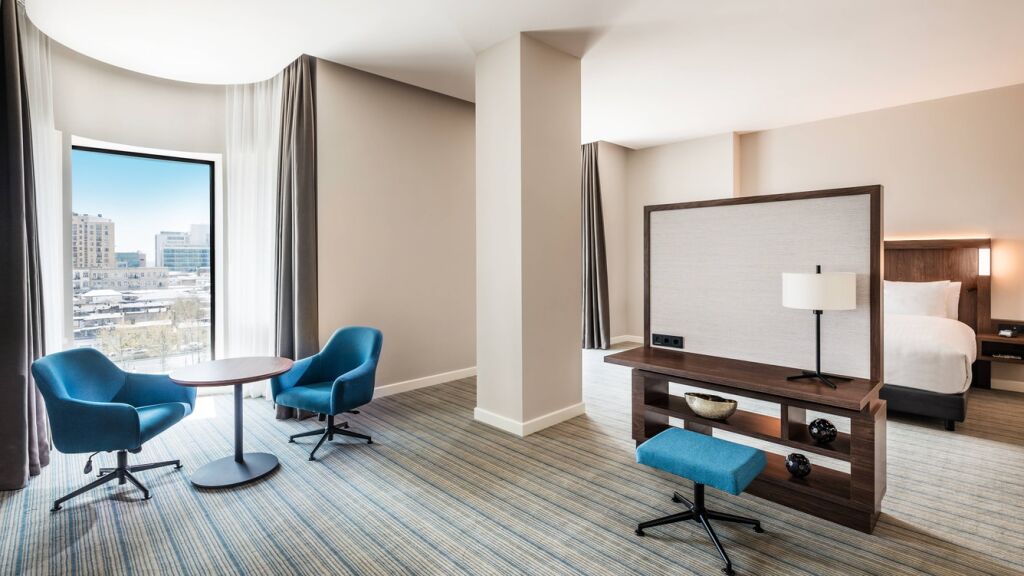 Двухместный полулюкс двуспальная кровать в Отель Courtyard by Marriott Baku