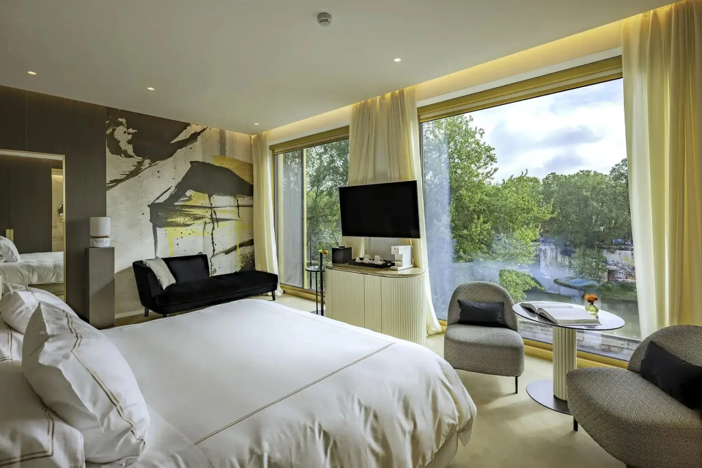 Prestige Double room with view (full double bed)