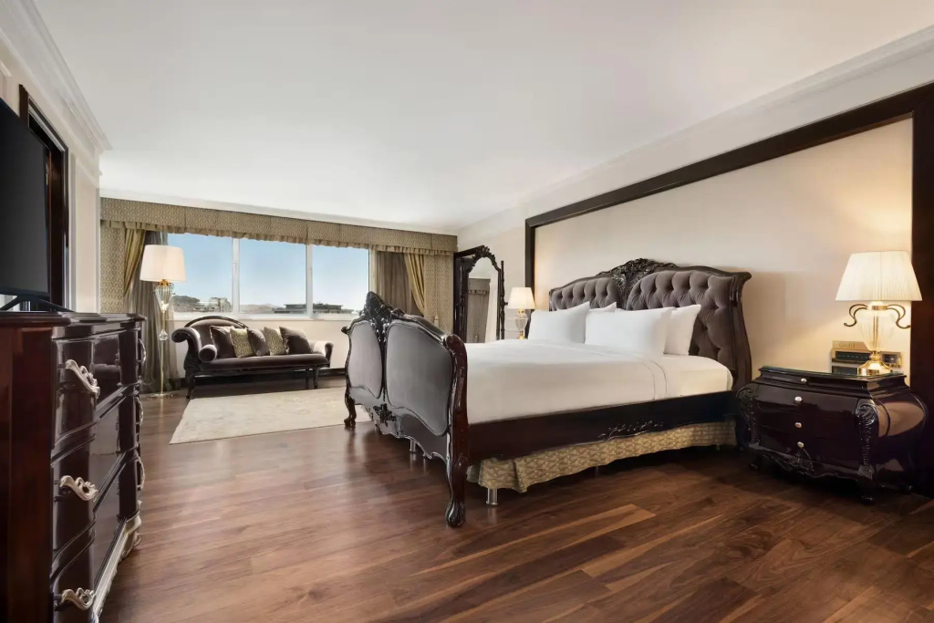 Executive Double Club Suite (full double bed)