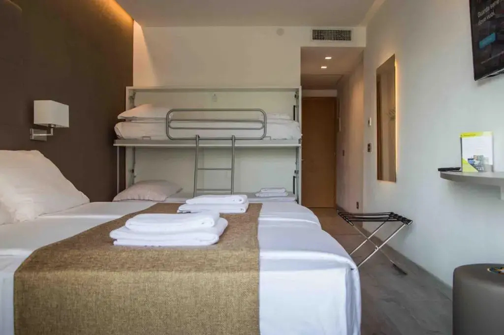 International Beach Hotel - Chambres