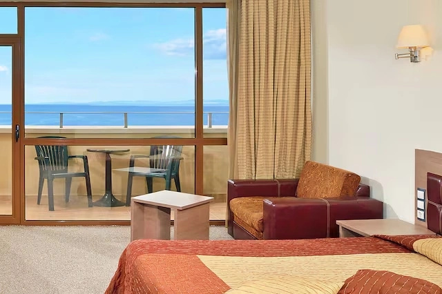 Double room with sea view (full double bed)