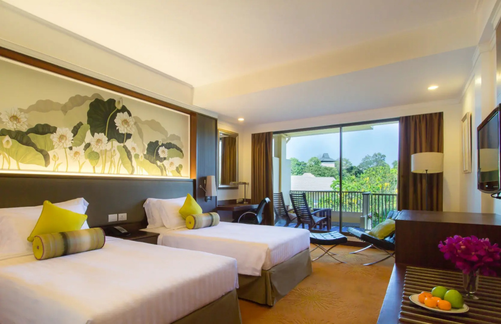 Dusit Thani Pattaya~ - Tap to explore photos