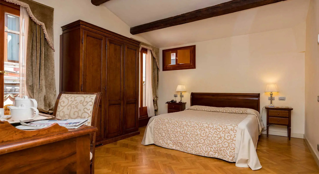 Plus Double room (full double bed)