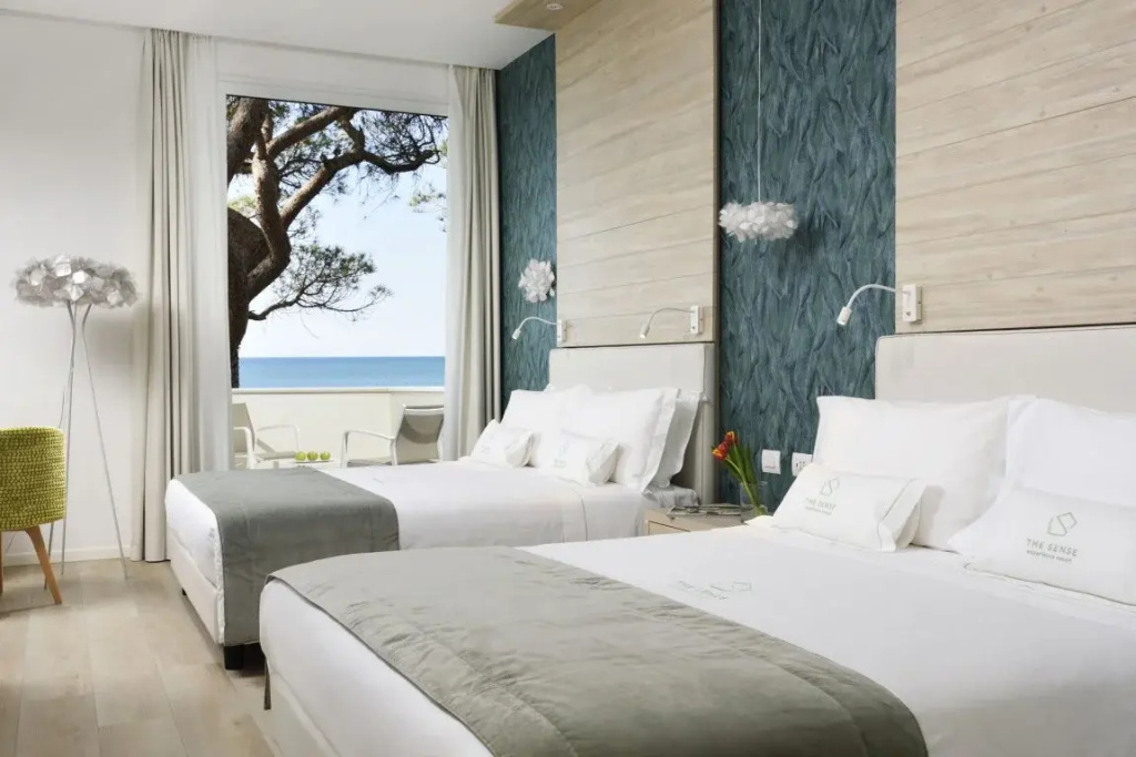 Deluxe Sea View Quadruple room