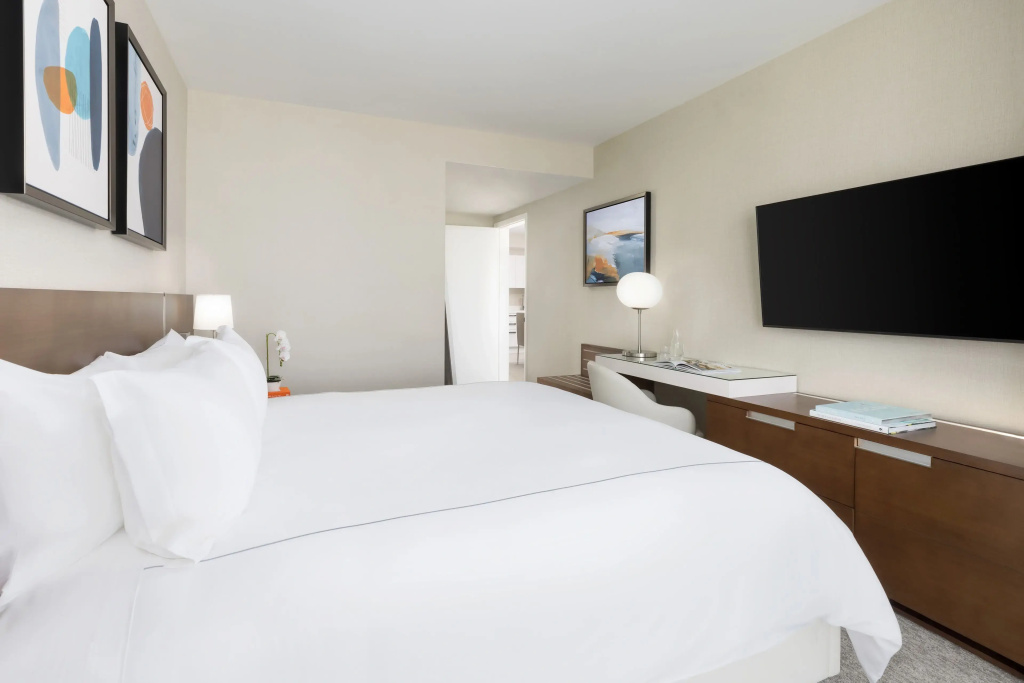 The Altair Bay Harbor Hotel Room Type - Grand Deluxe Two Bedroom Suite with Balcony Water Views, Corner