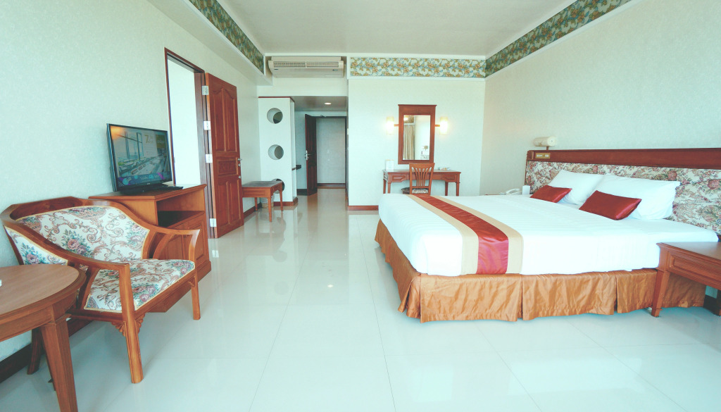 Семейный люкс с частичным видом на море в Pattaya Park Beach Resort