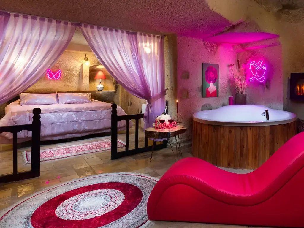 106 Superior Cave Double Suite Room (full double bed)