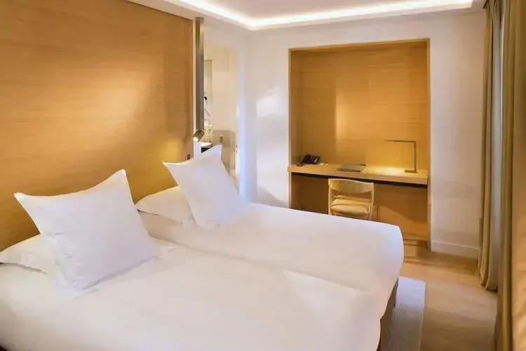 Hotel Marignan Champs - Elysées 35