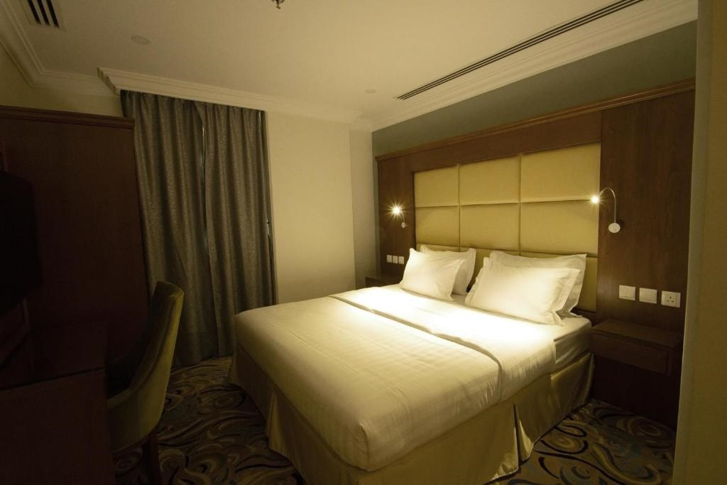 Deluxe Double room (full double bed)