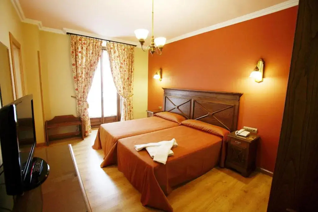 Standard Double room (full double bed)