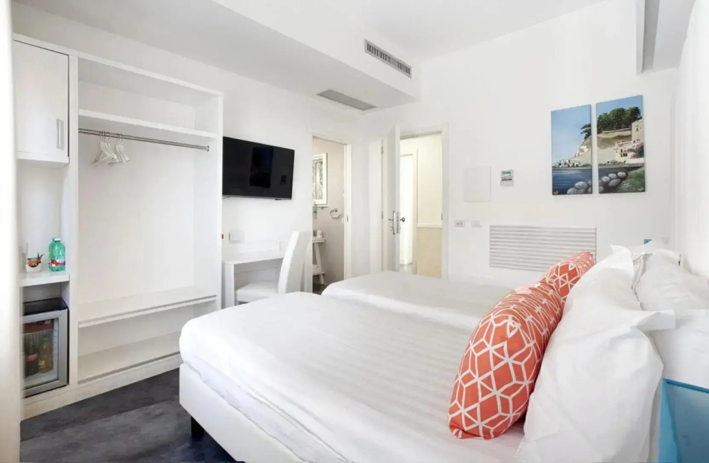 Standard Double room (full double bed)