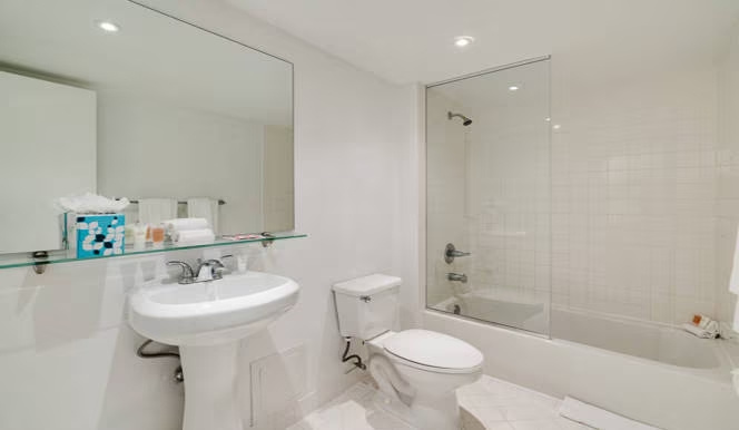 Crest Hotel Suites - Chambres