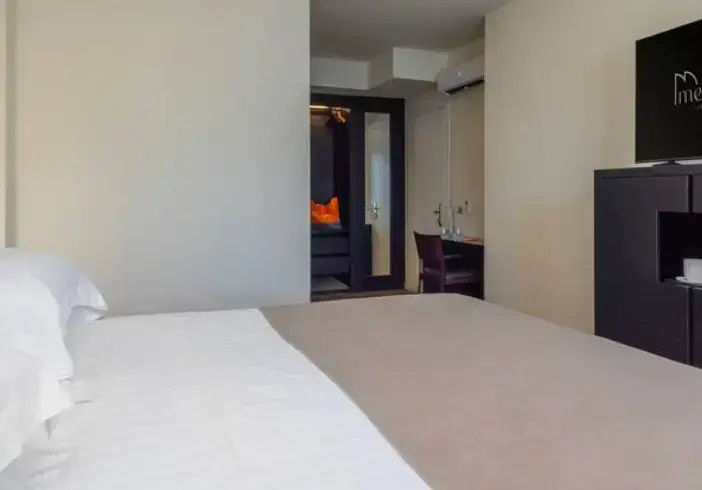 Gargnano Double room (full double bed)