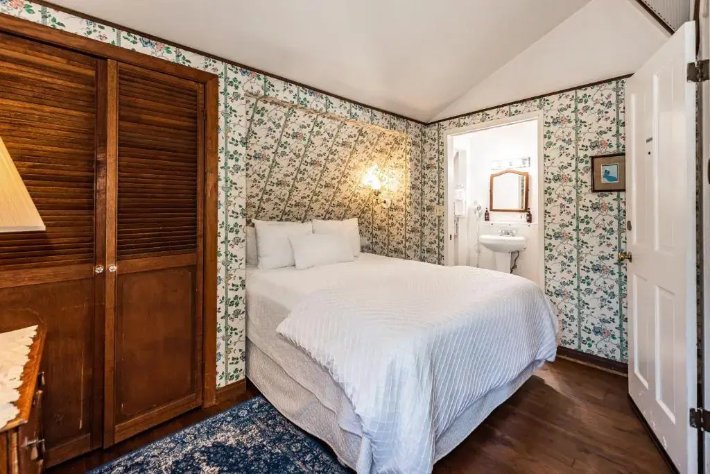 Wedgwood Double room (full double bed)