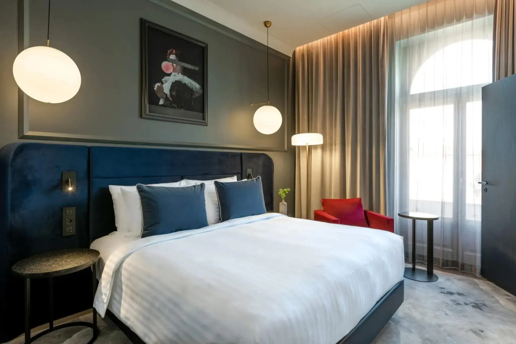 1 Bedroom Titanium Double Suite with balcony (full double bed)