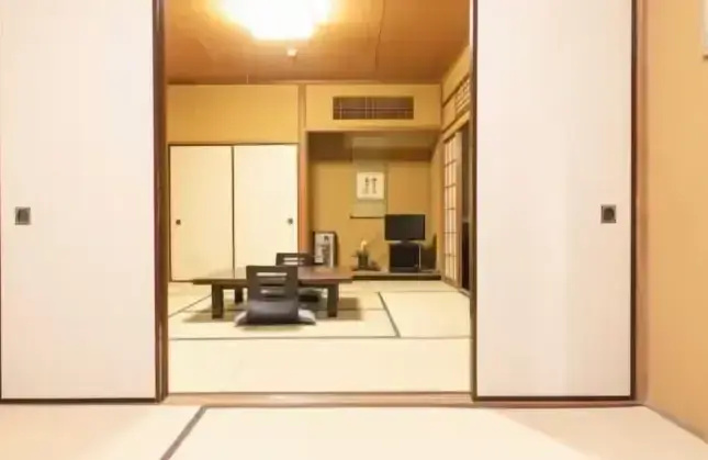 Japanese-Style Sawarabi with Open-Air Bath room