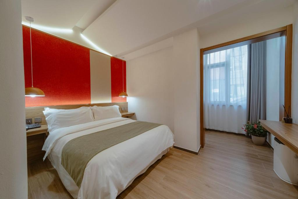Deluxe Double room (full double bed)