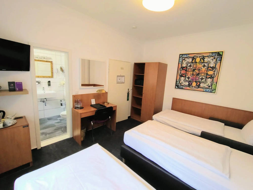 Standard with Extra Chair Bed Double room (twin beds)