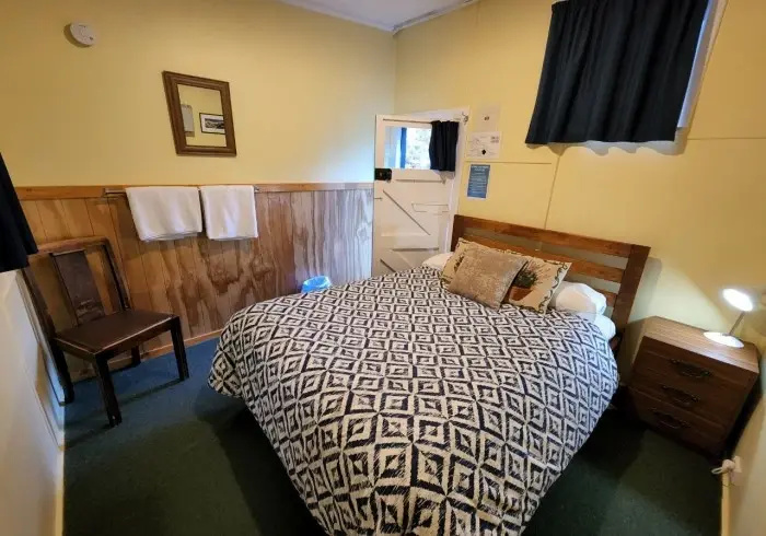 Double Cabin (full double bed)