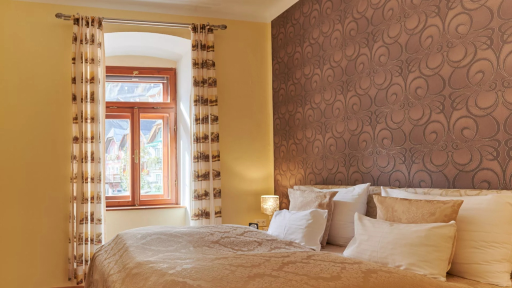 Grand Deluxe Double room (full double bed)