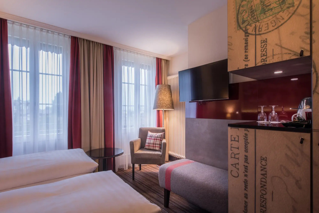 Small Double room with balcony (twin beds)