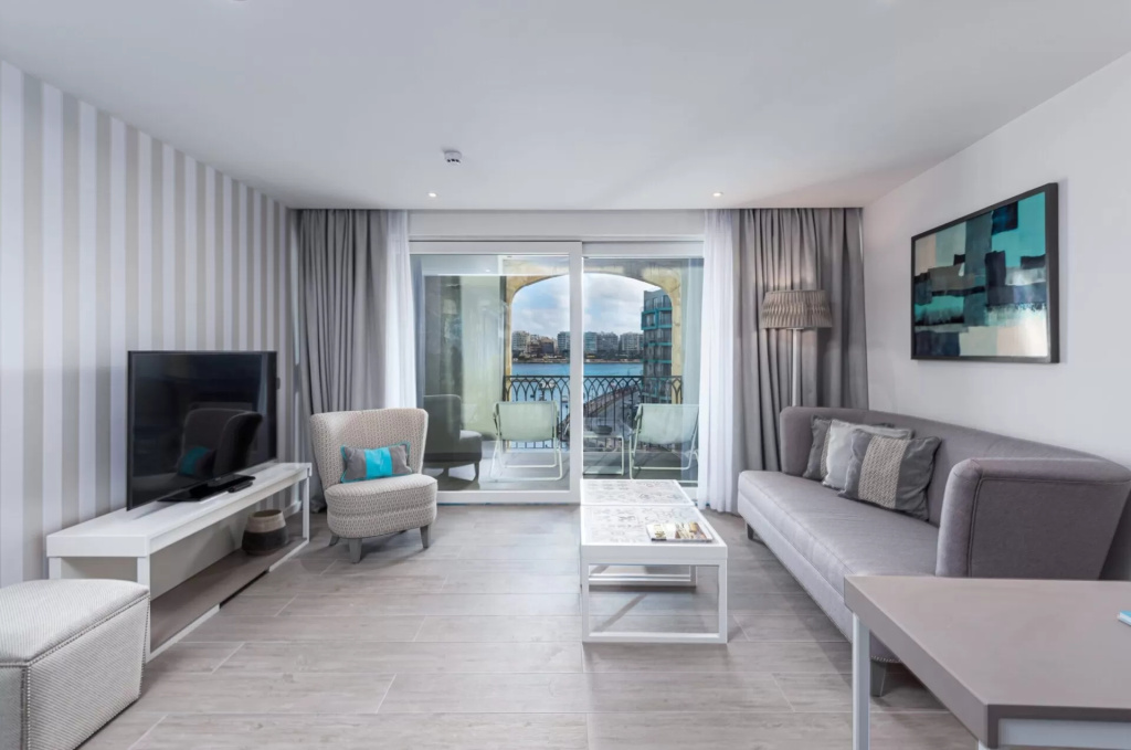 Designer Double Suite with sea view (twin beds)