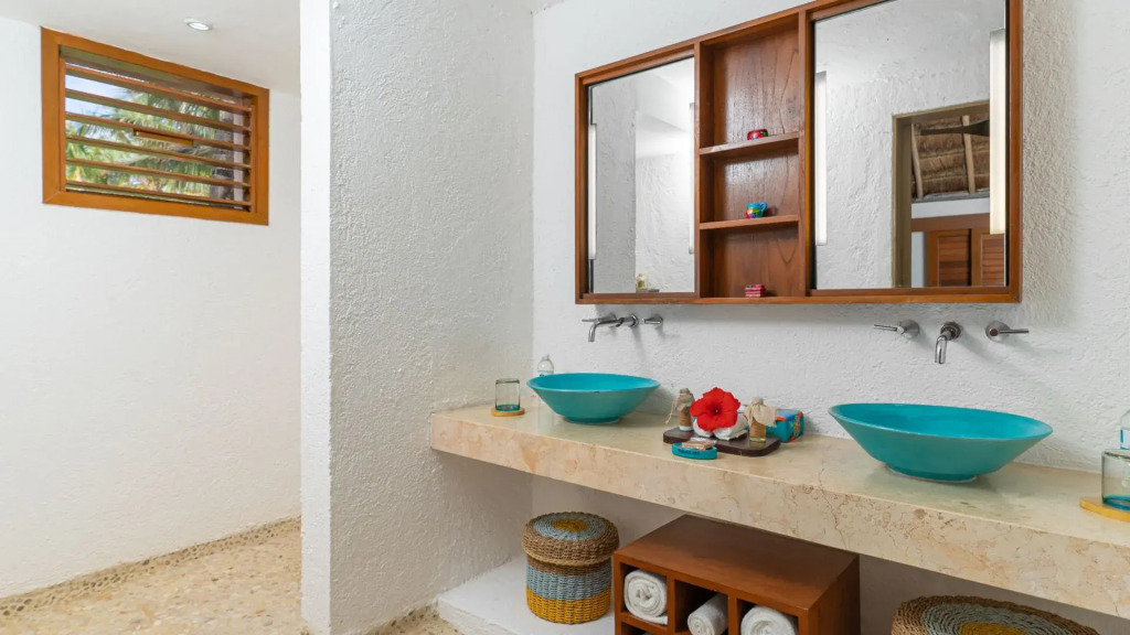 Двухместный номер oceanfront 2 отдельные кровати в Shangri-la Caribe Beach Village Resort