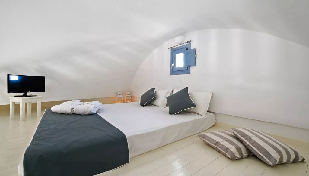 Traditional Double Suite (full double bed)