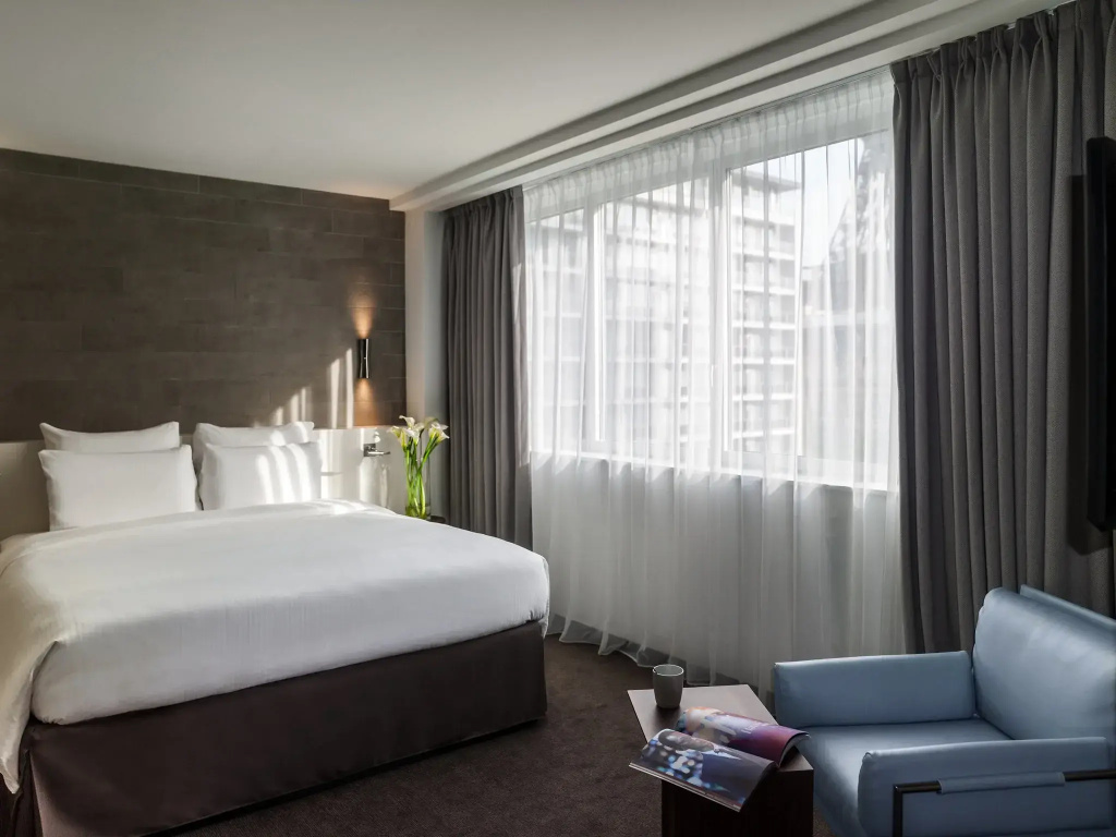 Accessible Double Junior Suite (full double bed)