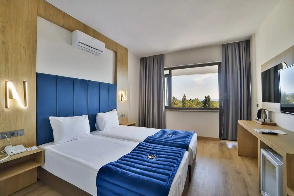 Standard Double room with panoramic view (full double bed)