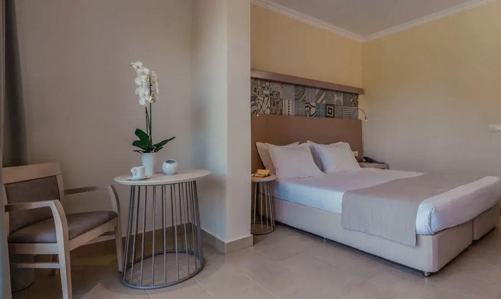 Private Pool Double Suite with garden view (full double bed)