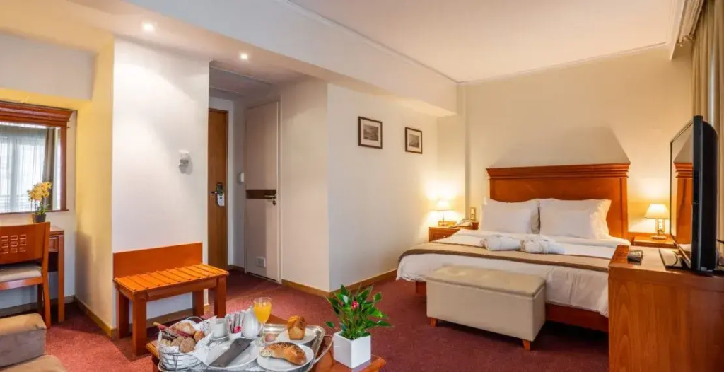Double Junior Suite with city view (full double bed)