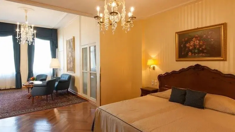 Ambassador Hotel - Chambres