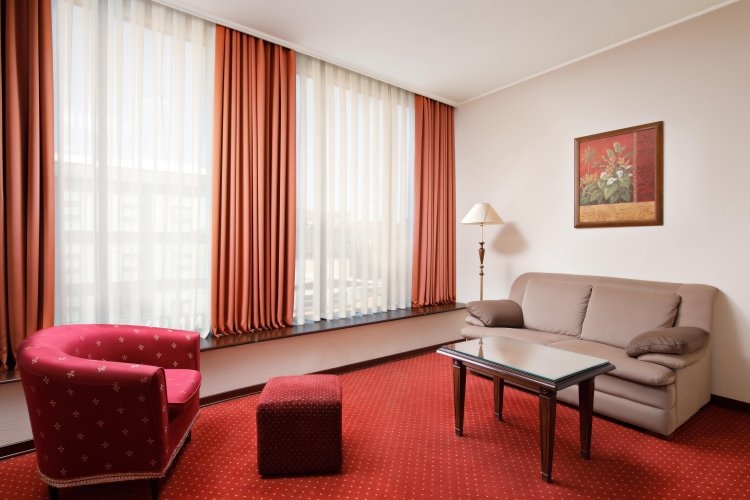 Red Royal by Undersun Hotel Room Type - Status Studio twin beds