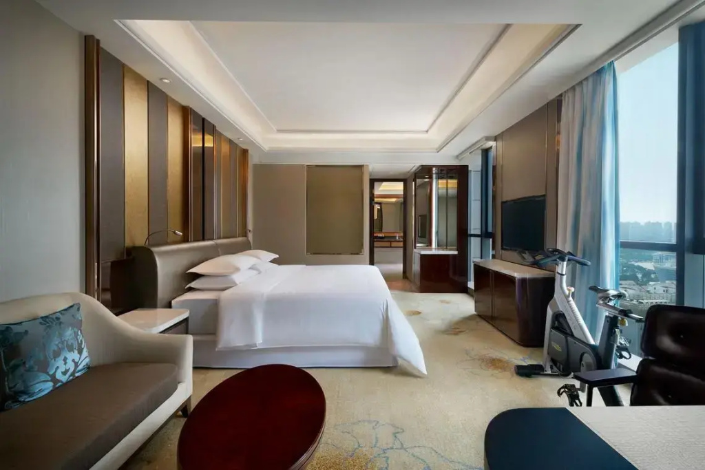 1 Bedroom Executive Lounge Access Double Studio Suite full double bed